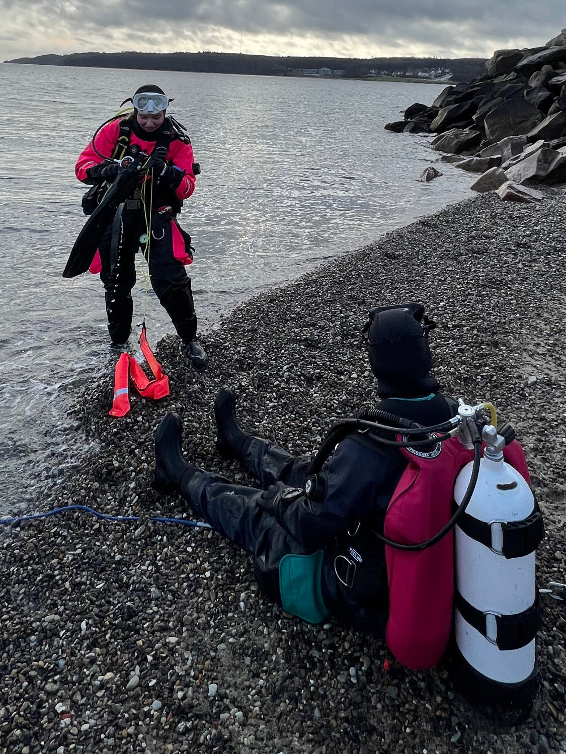 Prøvedyk i havet